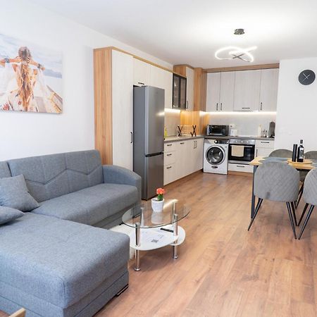 New Modern & Cozy Apartment With Free Private Parking And Ev Charging Station Várna Kültér fotó