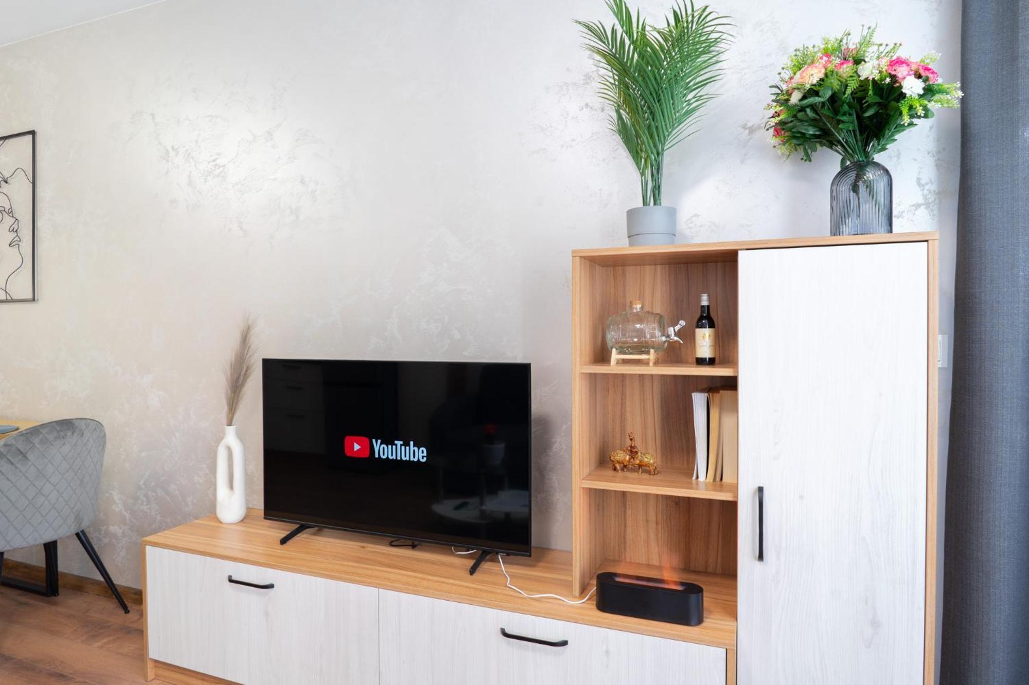 New Modern & Cozy Apartment With Free Private Parking And Ev Charging Station Várna Kültér fotó
