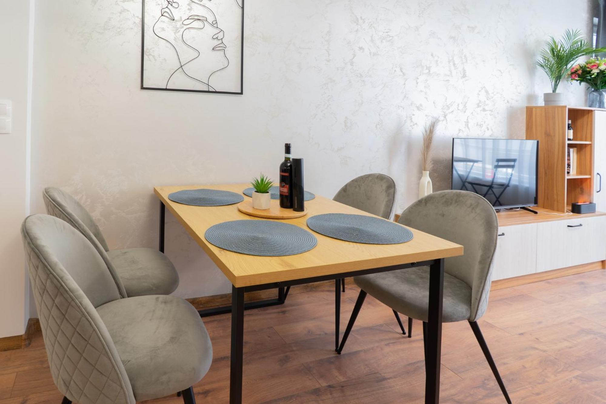 New Modern & Cozy Apartment With Free Private Parking And Ev Charging Station Várna Kültér fotó